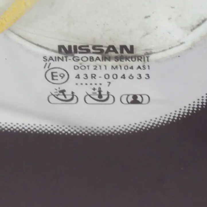 Nissan NP300 (2008 - 2015) Переднее стекло — фото 6