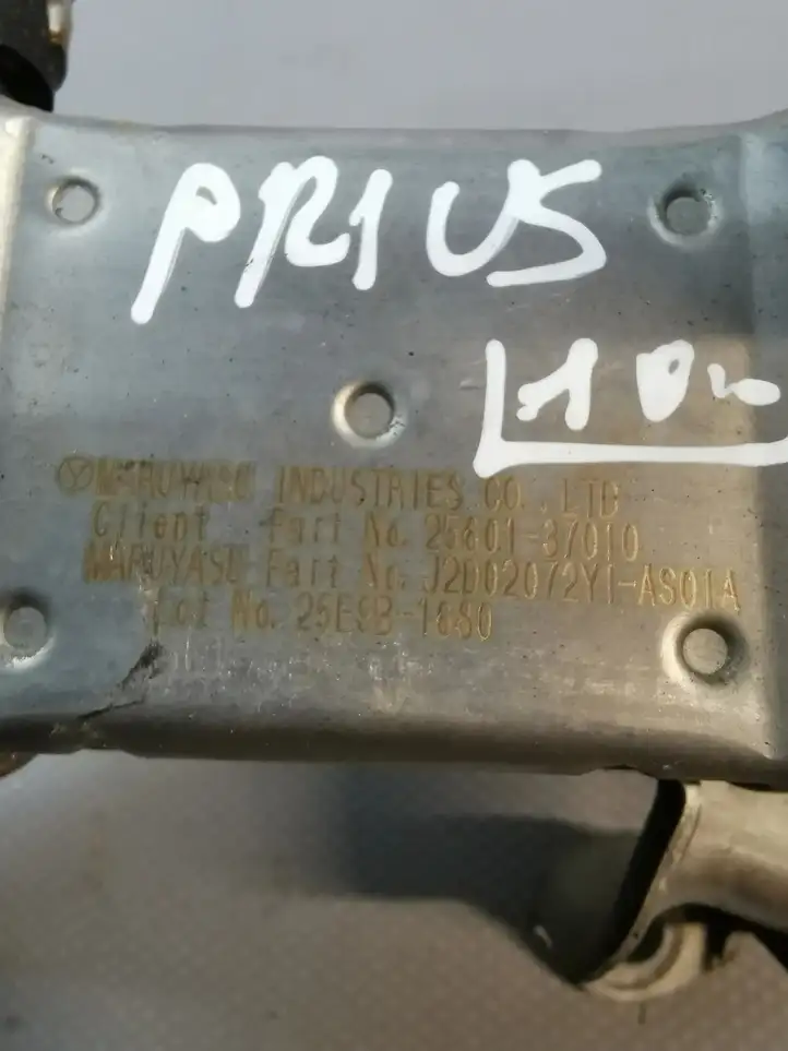Toyota Prius (XW30) (2009 - 2015) 2560137010 Охладитель клапана EGR — фото 5