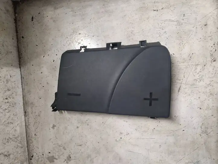 Citroen C5 (2008 - 2017) 9647467980 Крышка ящика аккумулятора — фото 1