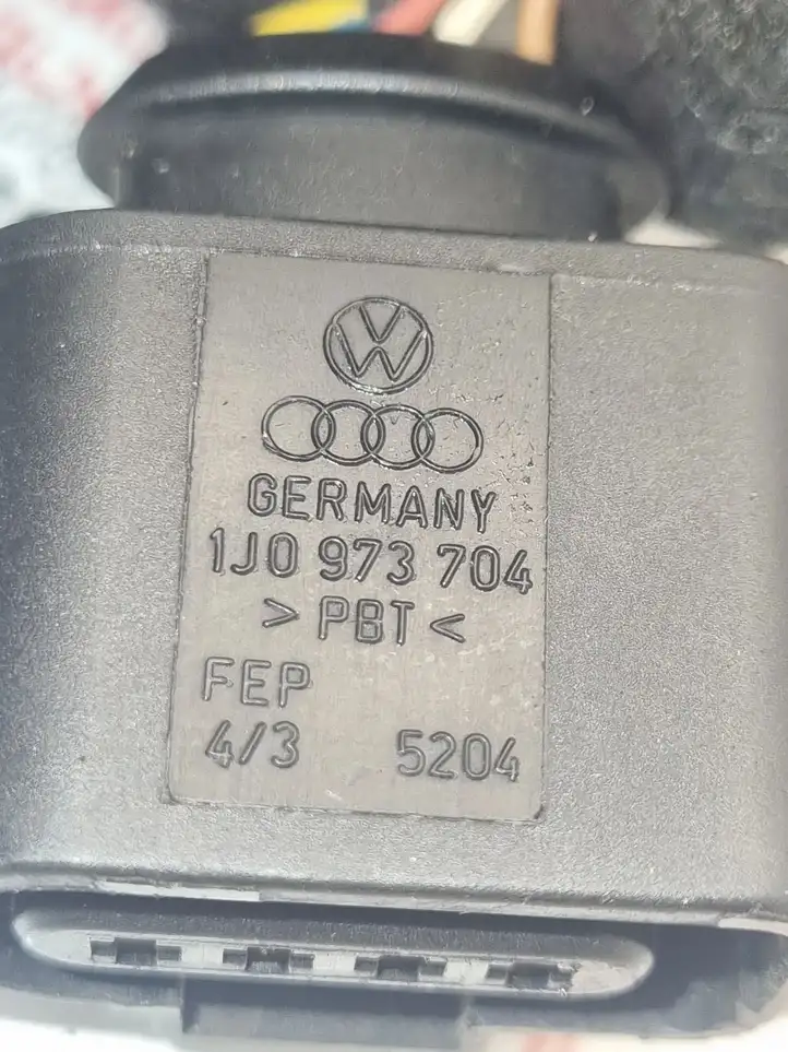 Volkswagen PASSAT B6 (2005 - 2010) 1J0973704 Проводка двигателя — фото 6