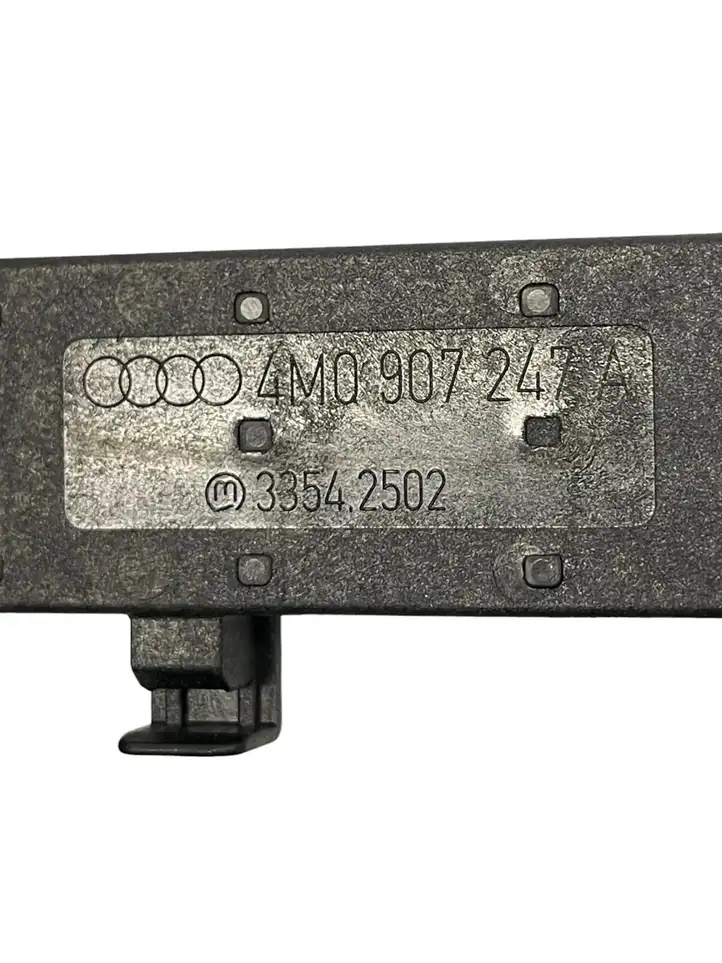 Audi A4 S4 B9 (2015 - 2019) 4M0907247A Антенна бесключевого доступа — фото 7