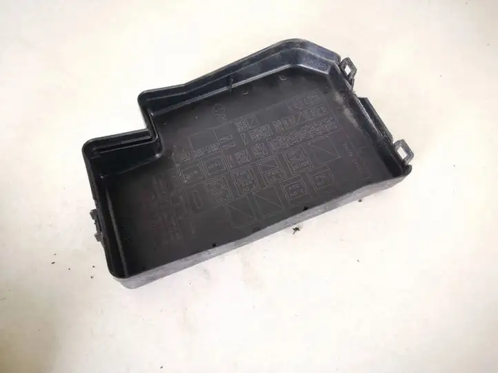 Toyota RAV 4 (XA30) (2006 - 2016) 8266242190 Крышка ящика предохранителей — фото 2