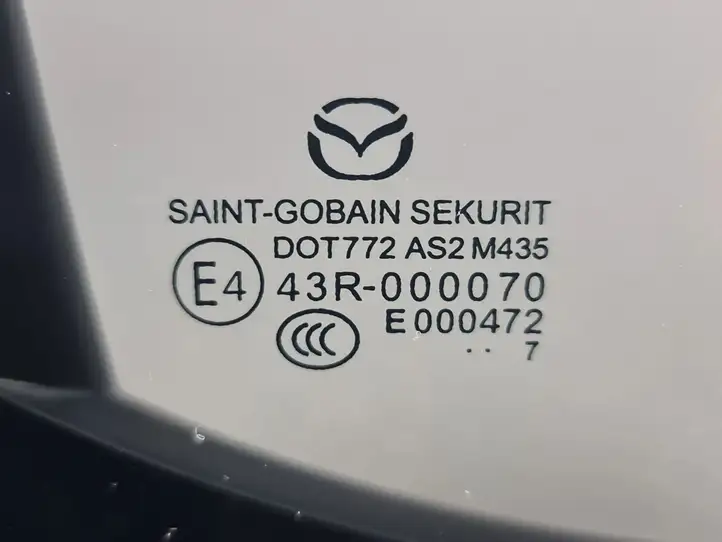 Mazda 3 (2017 - 2019) E443R000070 Форточка двери — фото 8