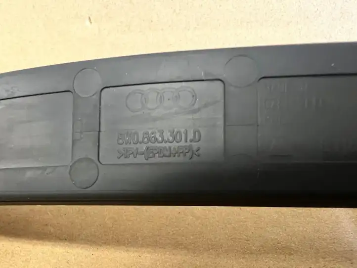 Audi A4 S4 B9 (2015 - 2019) 8W0863301D Прочие детали салона — фото 2