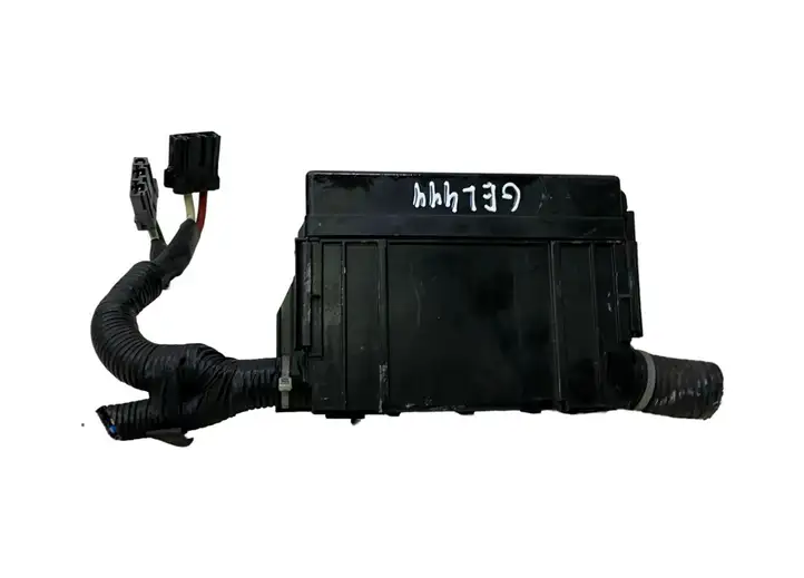 Nissan Juke I F15 (2010 - 2018) 7154722330 Блок предохранителей — фото 5