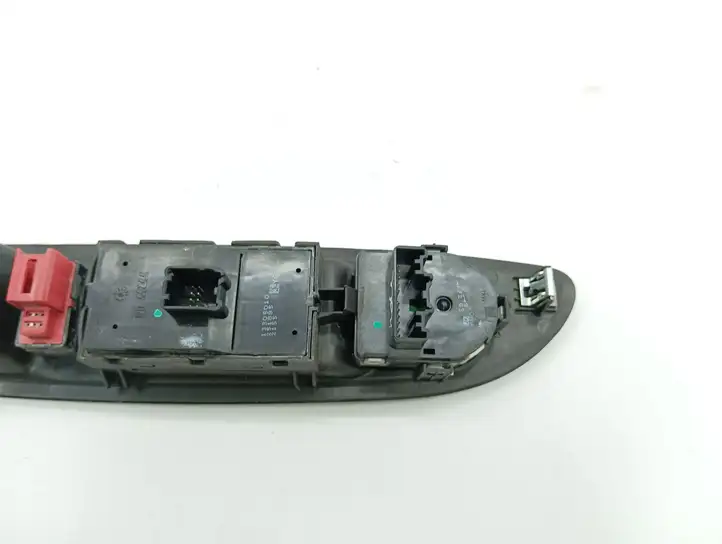 Opel Mokka (2012 - 2016) 95025521 Кнопка стеклоподъемников — фото 5