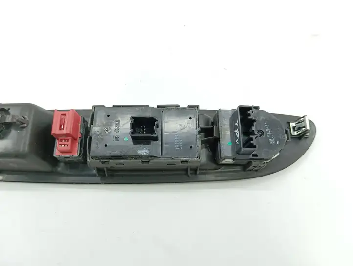 Opel Mokka (2012 - 2016) 95025521 Кнопка стеклоподъемников — фото 6