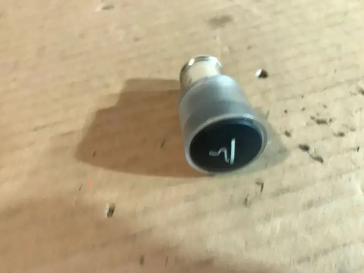 Citroen C6 (2005 - 2012) Задний прикуриватель — фото 5