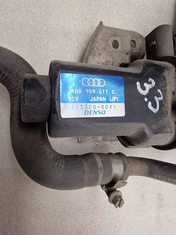 Audi A8 S8 D2 4D (1999 - 2002) 4D0959617C Электроциркуляционный насос — фото 6