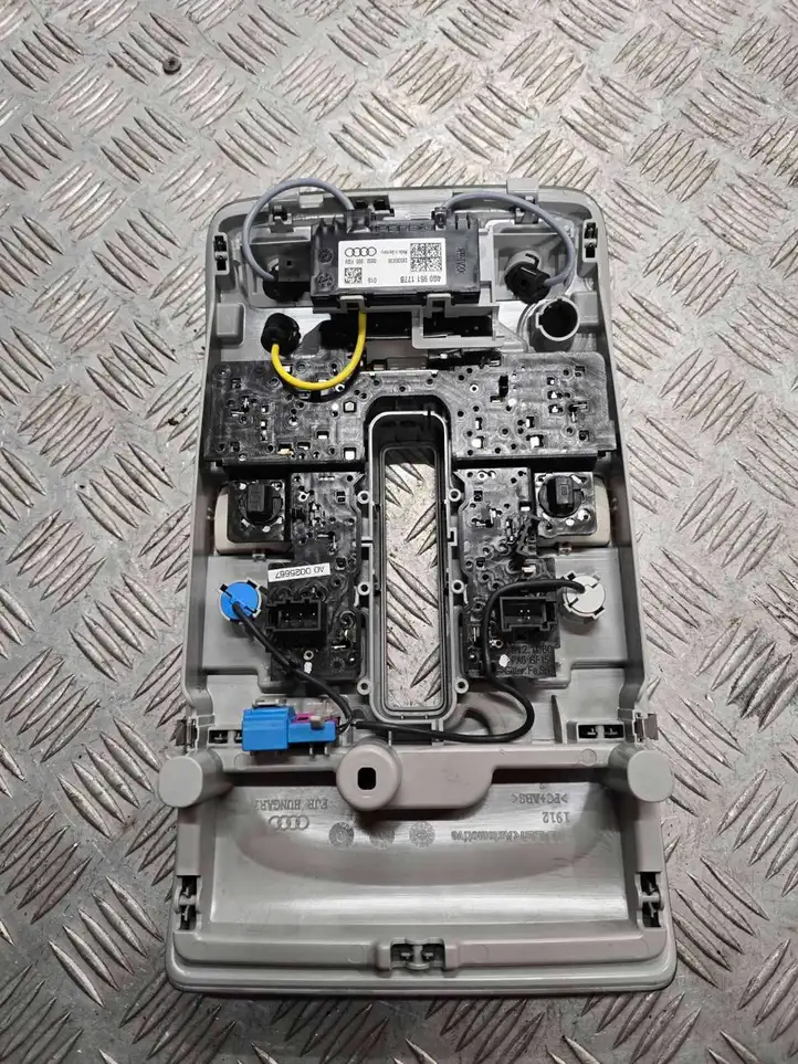 Audi A6 C7 (2011 - 2014) 4G0951177B Передняя подсветка — фото 5