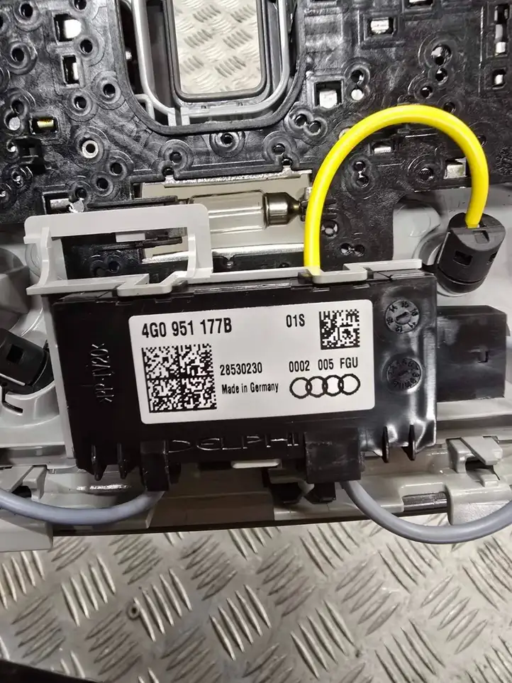 Audi A6 C7 (2011 - 2014) 4G0951177B Передняя подсветка — фото 7