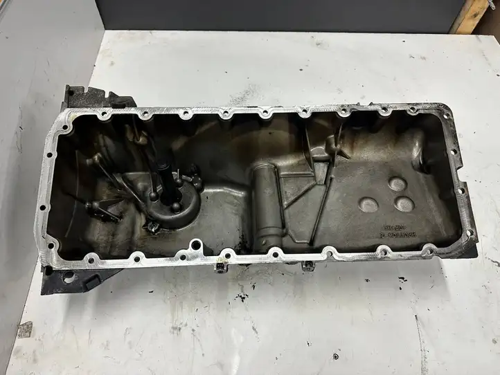 BMW X5 E70 (2006 - 2013) 7796325 Картер двигателя — фото 4