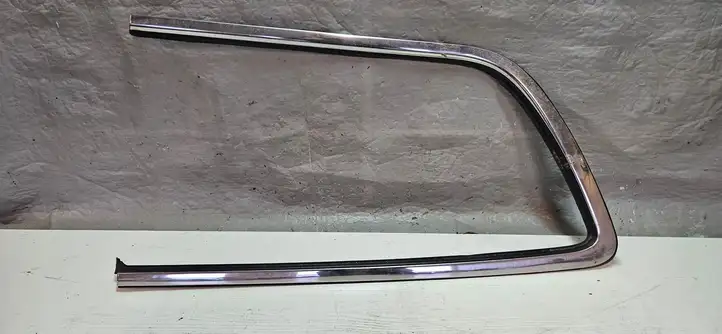 Chrysler Pacifica (2016 - ) 68227296AD Облицовка заднего бокового стекла — фото 1