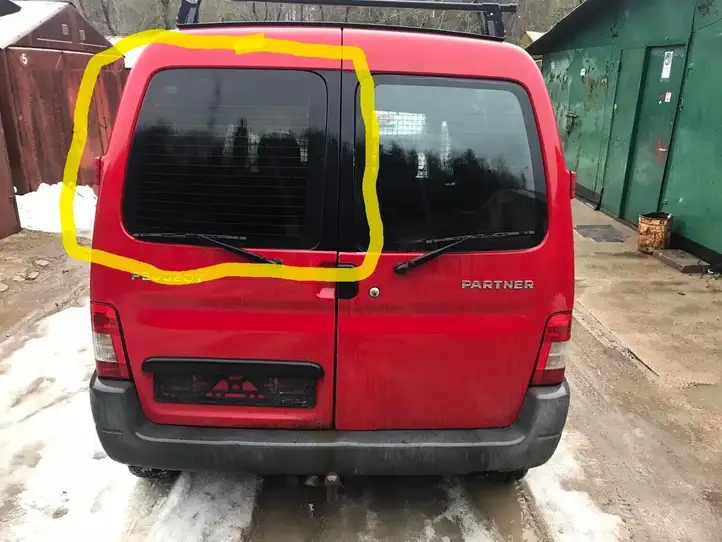 Peugeot Partner (2002 - 2008) AS2 Стекло двери багажника — фото 1