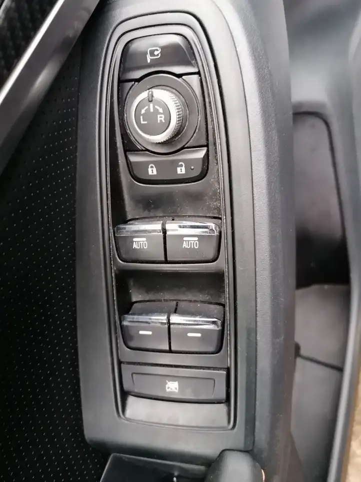 Subaru XV II (2018 - 2021) Кнопка стеклоподъемников — фото 1