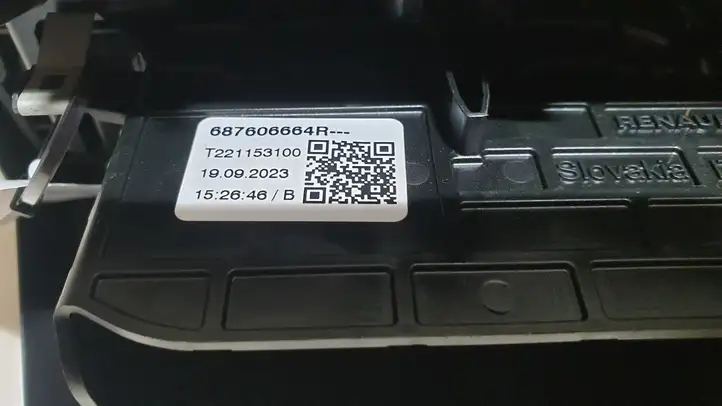 Dacia Jogger (2022 - ) 683102400R Центральная отделка панели приборов — фото 7