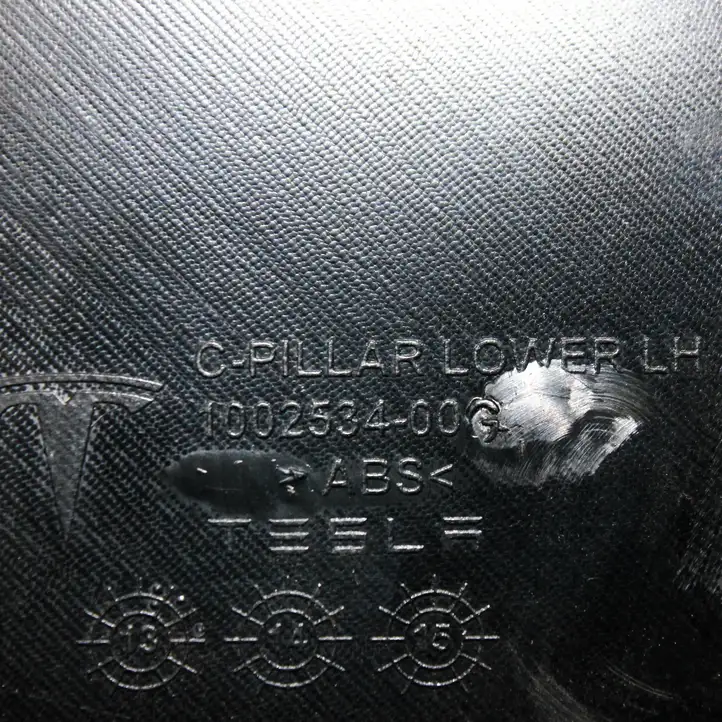 Tesla Model S (2012 - 2016) 100253609B Нижняя боковая отделка заднего сиденья — фото 9