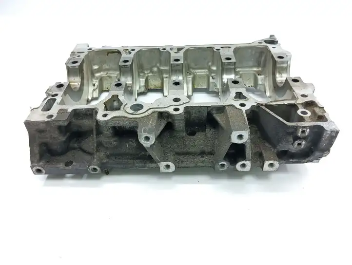 Toyota Corolla Verso AR10 (2004 - 2009) 31E27119 Крышка коленчатого вала — фото 4