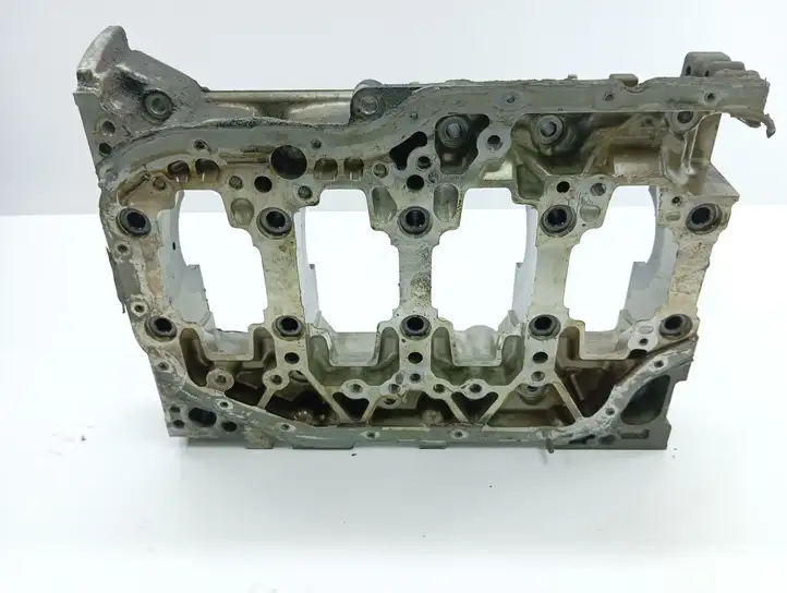 Toyota Corolla Verso AR10 (2004 - 2009) 31E27119 Крышка коленчатого вала — фото 5