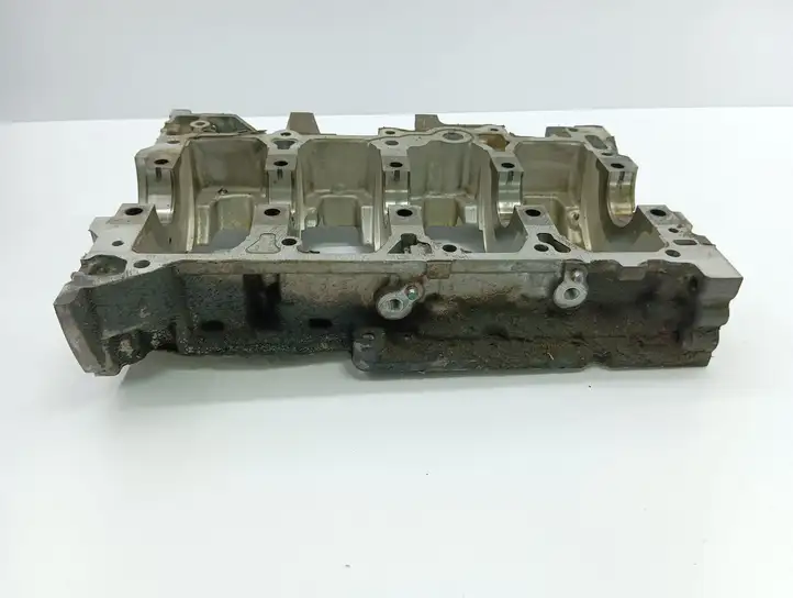 Toyota Corolla Verso AR10 (2004 - 2009) 31E27119 Крышка коленчатого вала — фото 6