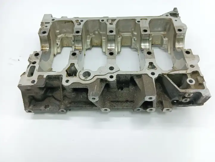 Toyota Corolla Verso AR10 (2004 - 2009) 31E27119 Крышка коленчатого вала — фото 8