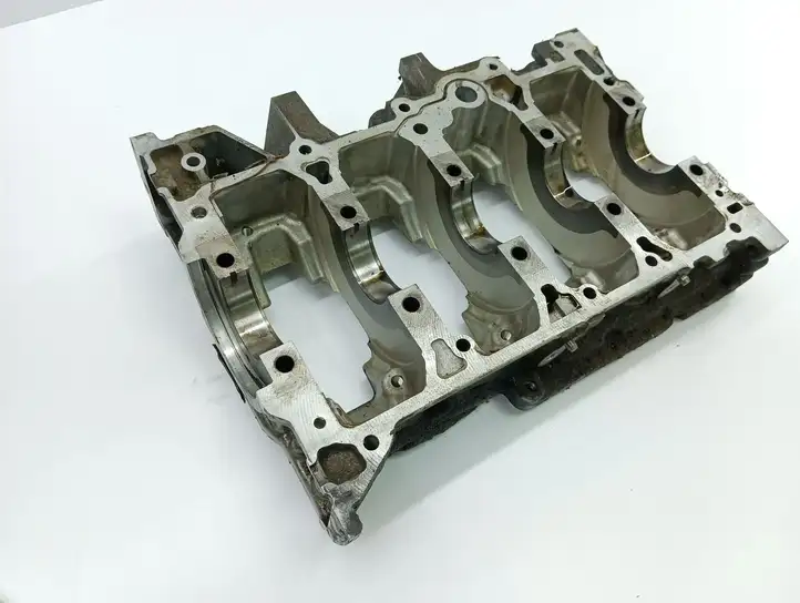Toyota Corolla Verso AR10 (2004 - 2009) 31E27119 Крышка коленчатого вала — фото 9