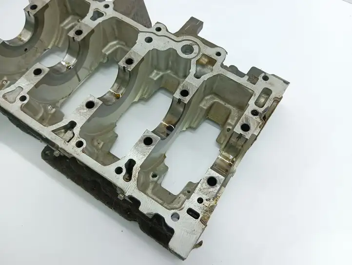 Toyota Corolla Verso AR10 (2004 - 2009) 31E27119 Крышка коленчатого вала — фото 10