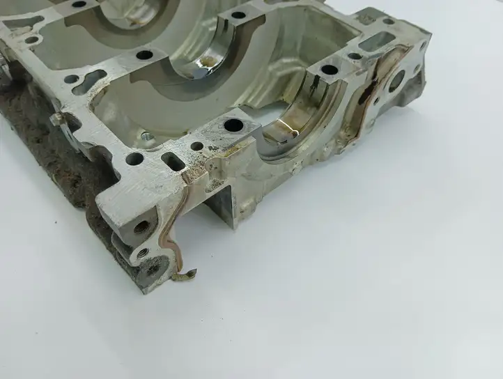 Toyota Corolla Verso AR10 (2004 - 2009) 31E27119 Крышка коленчатого вала — фото 11