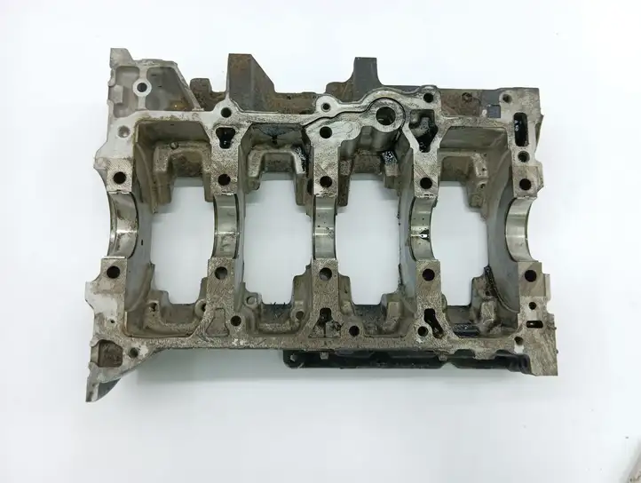 Toyota Corolla Verso AR10 (2004 - 2009) 22E24156 Крышка коленчатого вала — фото 1
