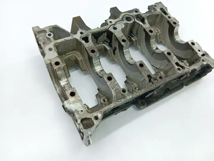 Toyota Corolla Verso AR10 (2004 - 2009) 22E24156 Крышка коленчатого вала — фото 5