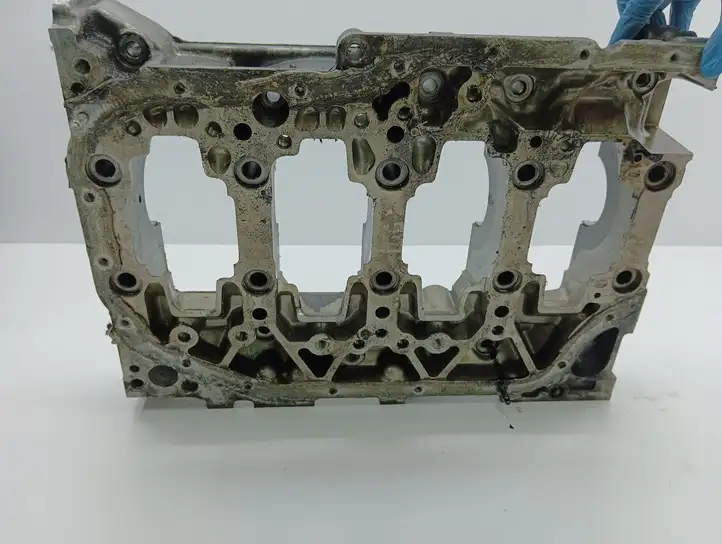 Toyota Corolla Verso AR10 (2004 - 2009) 22E24156 Крышка коленчатого вала — фото 7