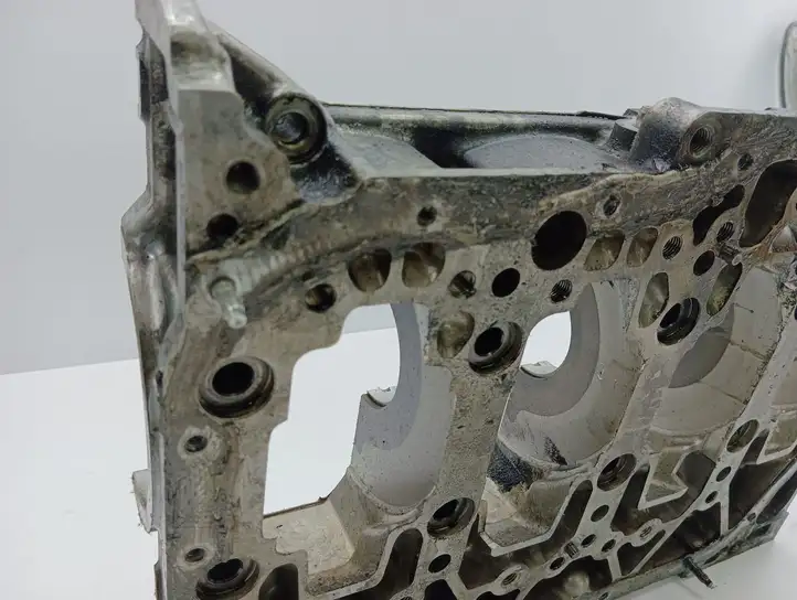 Toyota Corolla Verso AR10 (2004 - 2009) 22E24156 Крышка коленчатого вала — фото 8
