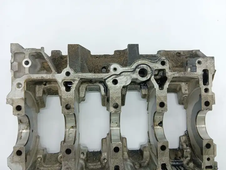 Toyota Corolla Verso AR10 (2004 - 2009) 22E24156 Крышка коленчатого вала — фото 9