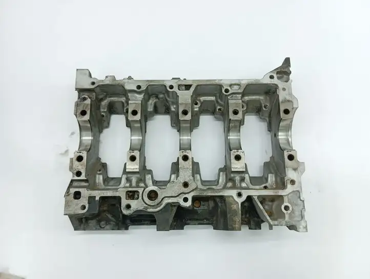 Toyota Corolla Verso AR10 (2004 - 2009) 8FA1928 Крышка коленчатого вала — фото 1