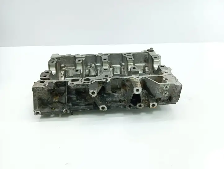 Toyota Corolla Verso AR10 (2004 - 2009) 8FA1928 Крышка коленчатого вала — фото 3