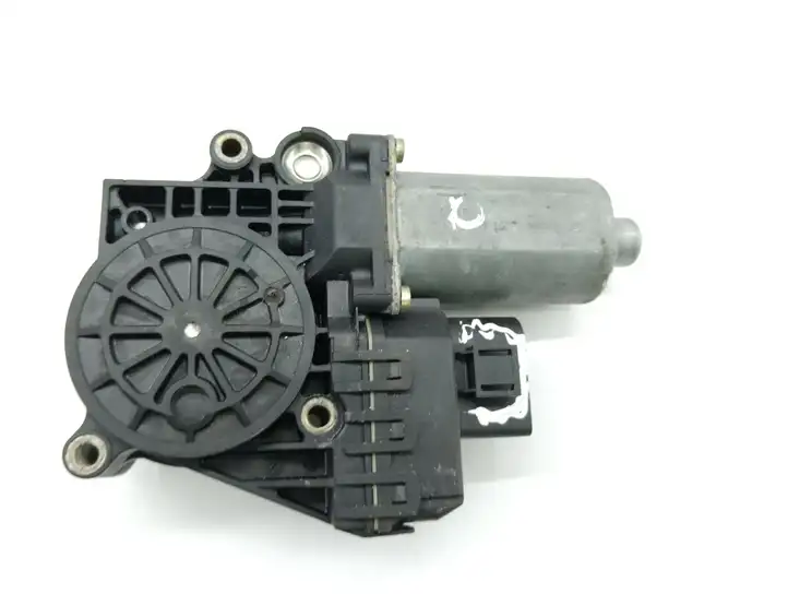 Audi A6 Allroad C5 (2000 - 2006) 0130821774 Мотор стеклоподъемника передний — фото 1
