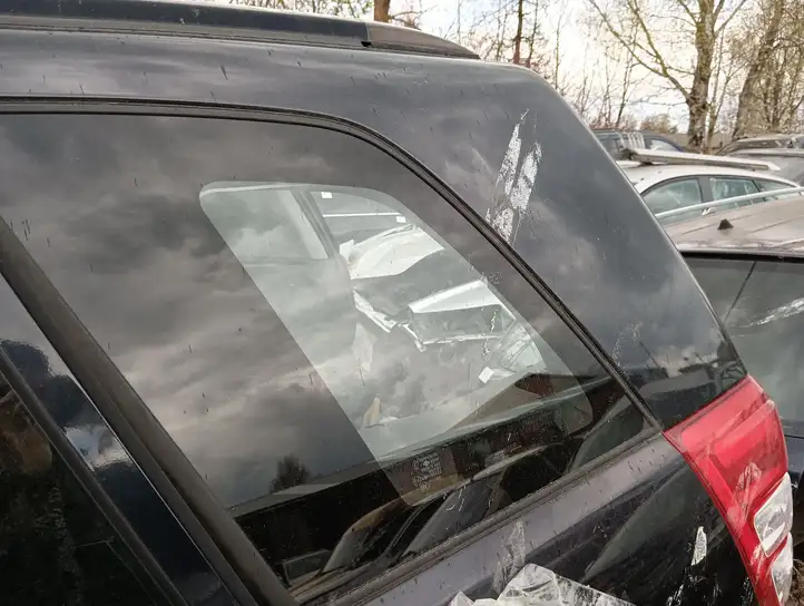 Suzuki Grand Vitara II (2005 - 2008) Заднее боковое стекло — фото 4