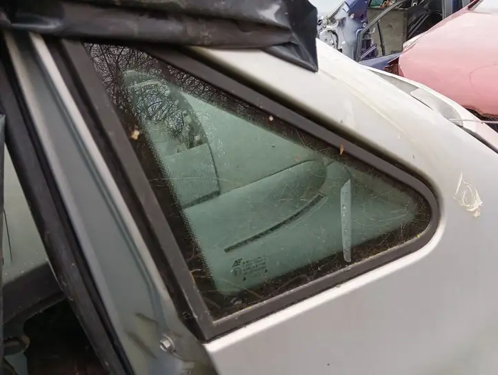 Volkswagen Sharan (2003 - 2010) Треугольное стекло кузова — фото 2