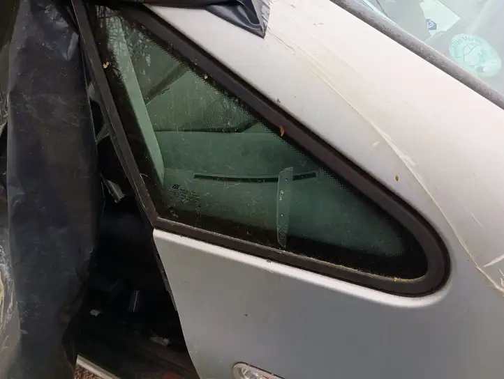 Volkswagen Sharan (2003 - 2010) Треугольное стекло кузова — фото 5