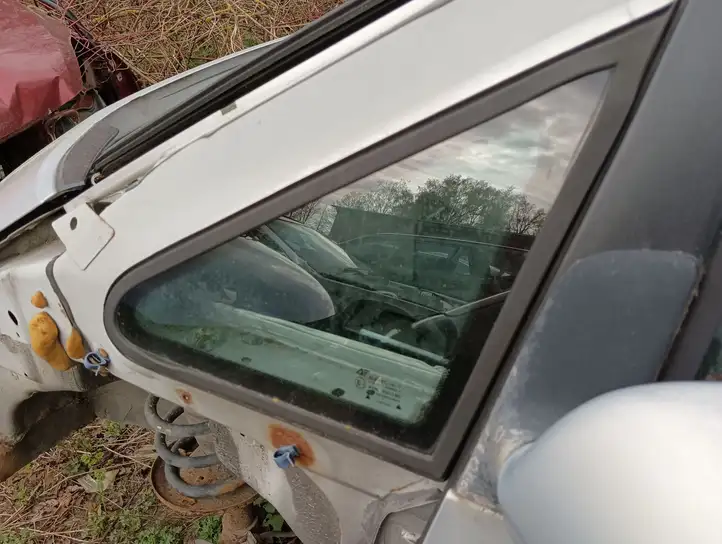 Volkswagen Sharan (2003 - 2010) Треугольное стекло кузова — фото 2