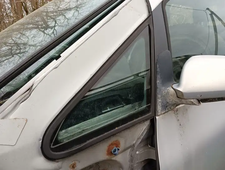 Volkswagen Sharan (2003 - 2010) Треугольное стекло кузова — фото 4