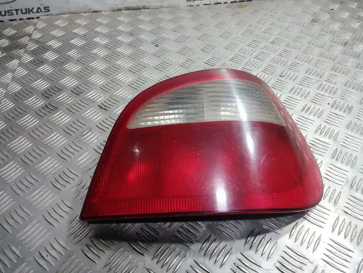 Renault Megane I (1995 - 2002) 7700428321 Задний фонарь в кузове — фото 1