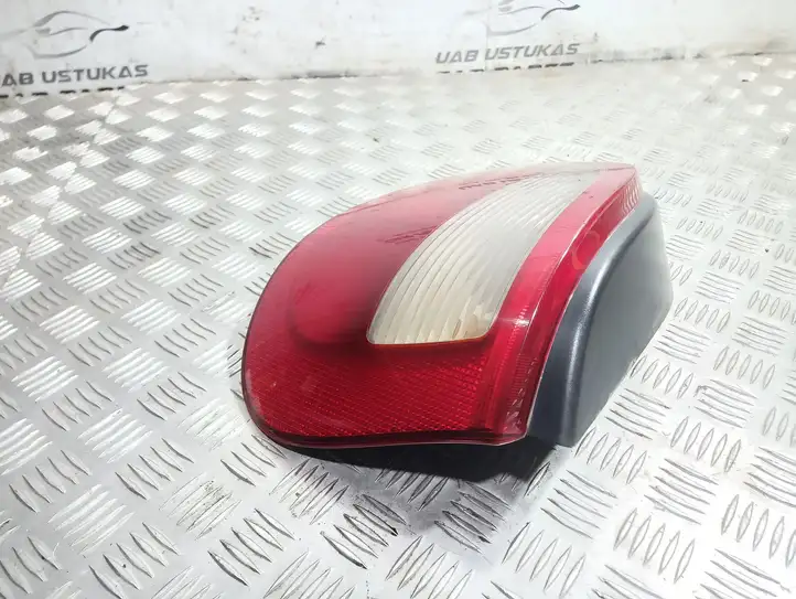Renault Megane I (1995 - 2002) 7700428321 Задний фонарь в кузове — фото 3