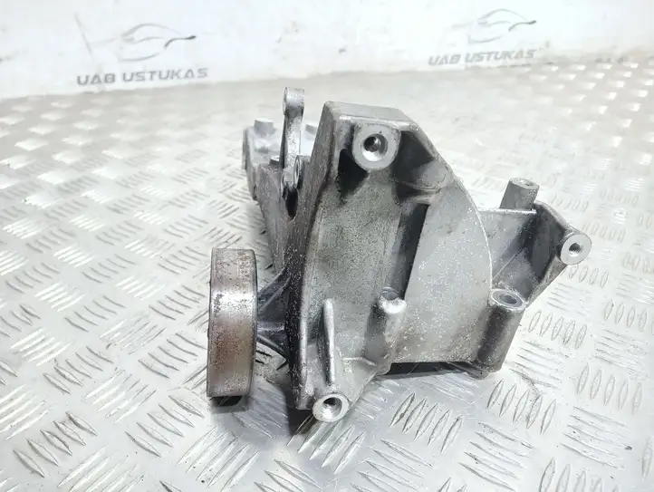 Audi A4 S4 B8 8K (2007 - 2011) 06D903143D Кронштейн генератора — фото 2