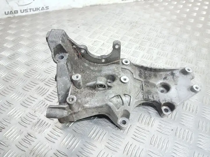 Audi A4 S4 B8 8K (2007 - 2011) 06D903143D Кронштейн генератора — фото 4