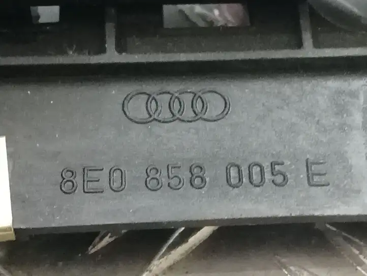 Audi A4 S4 B7 8E 8H (2004 - 2009) 8E0858005E Центральная консоль — фото 2