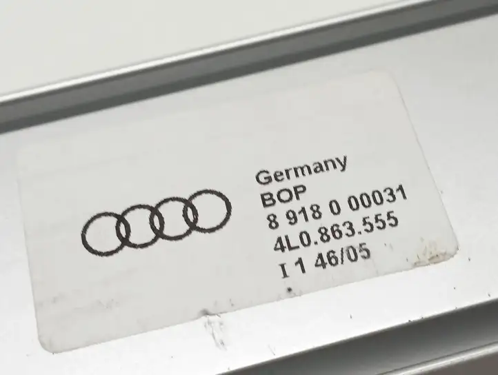 Audi Q7 4L (2005 - 2009) 4L0863555 Прочая отделка багажника — фото 4