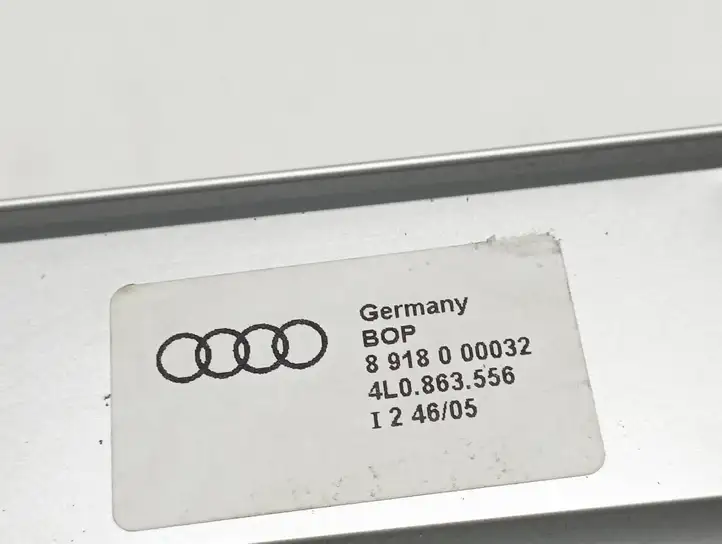 Audi Q7 4L (2005 - 2009) 4L0863556 Прочая отделка багажника — фото 5