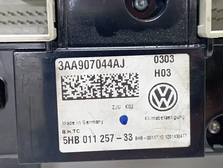 Volkswagen PASSAT B7 (2011 - 2014) 3AA907044AJ Блок управления климат-контролем — фото 4