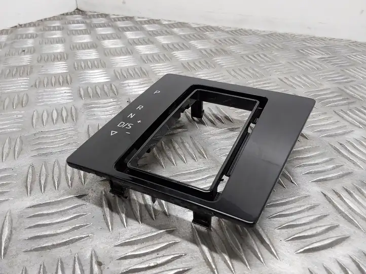Skoda Superb B8 (3V) (2015 - 2023) 3V1713203A Рамка рычага КПП — фото 3